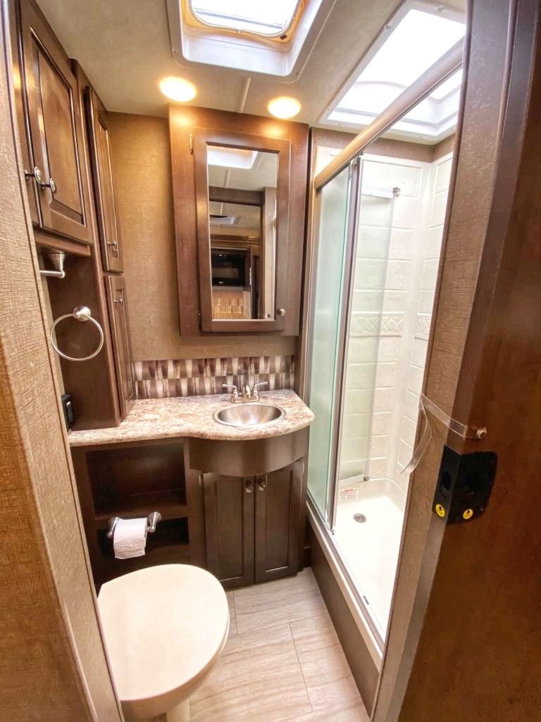 Photo 3 - 2019 Thor Motor Coach Class A Motorhome rental photo 5