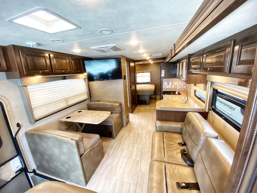 Photo 4 - 2019 Thor Motor Coach Class A Motorhome rental photo 6