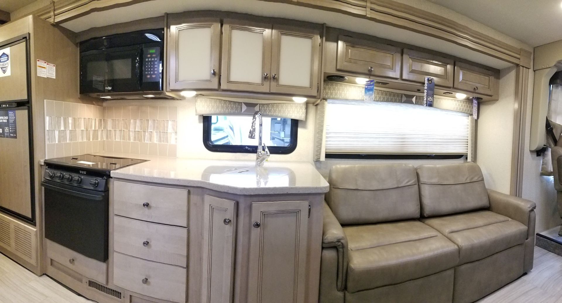 Photo 5 - 2020 Thor Motor Coach Class A Motorhome rental photo 7