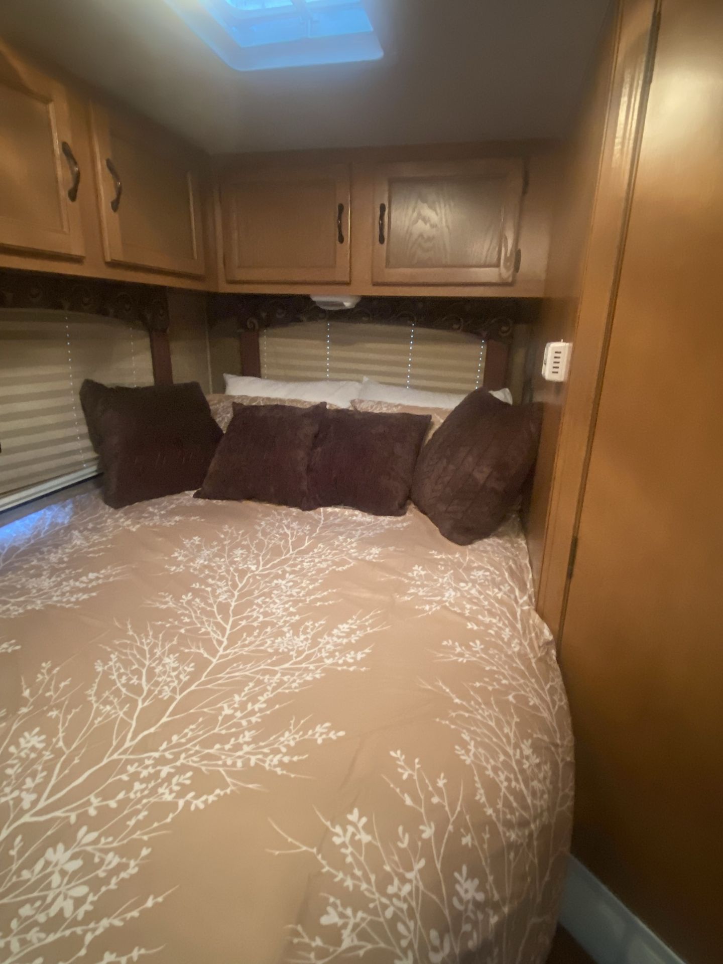 Photo 7 - 2014 Coachmen Class C Motorhome rental photo 9