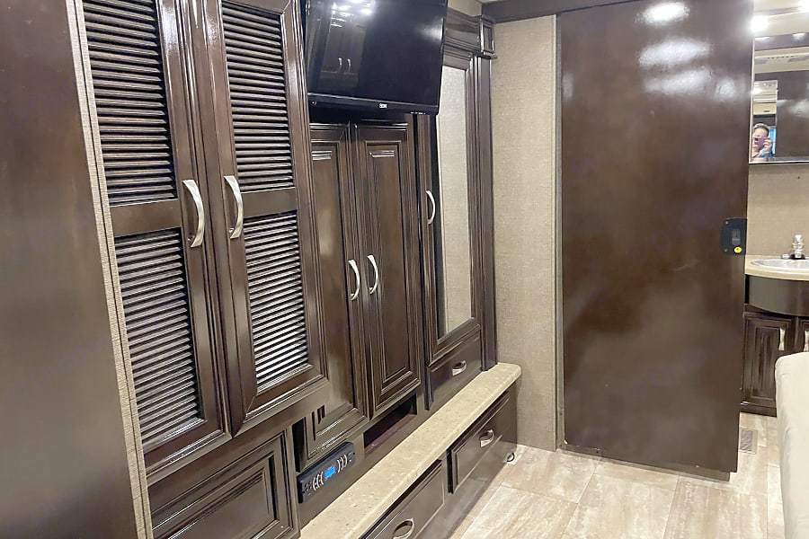 Photo 16 - 2016 Thor Motor Coach Class A Motorhome rental photo 18
