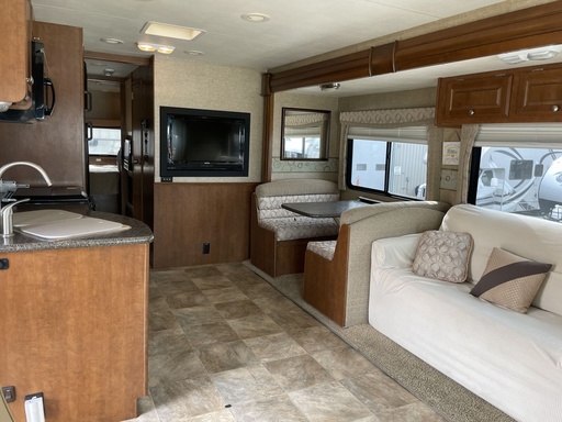 2013 Thor Daybreak 34BD Class A Motorhome for rent in Seymour, IN