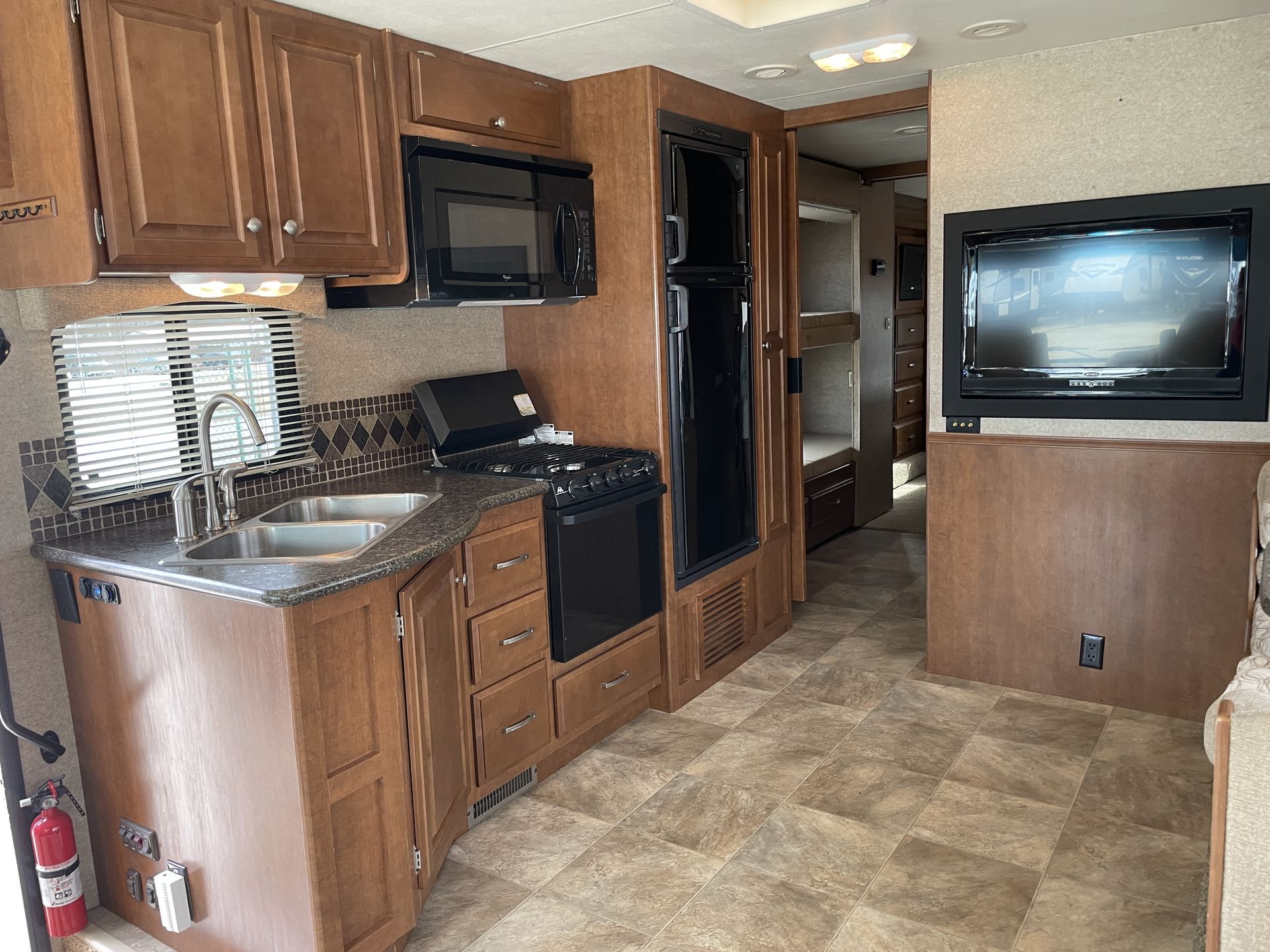 Photo 9 - 2013 Thor Class A Motorhome rental photo 11