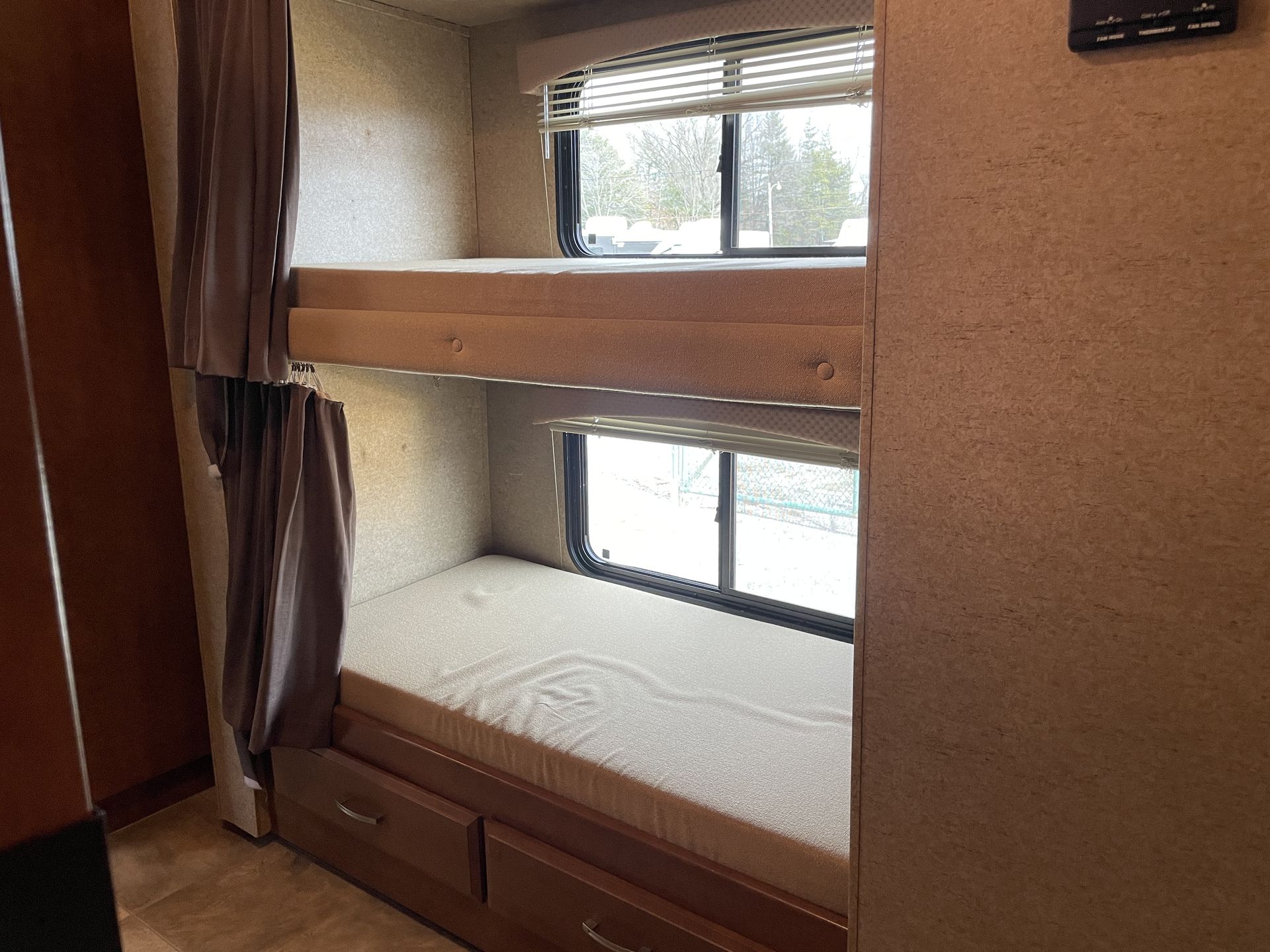 Photo 10 - 2013 Thor Class A Motorhome rental photo 12