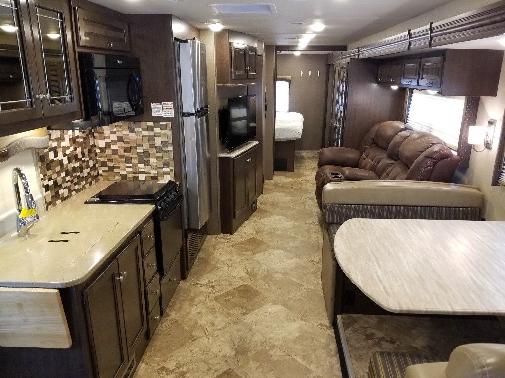 Photo 5 - 2017 Thor Motor Coach Class A Motorhome rental photo 7