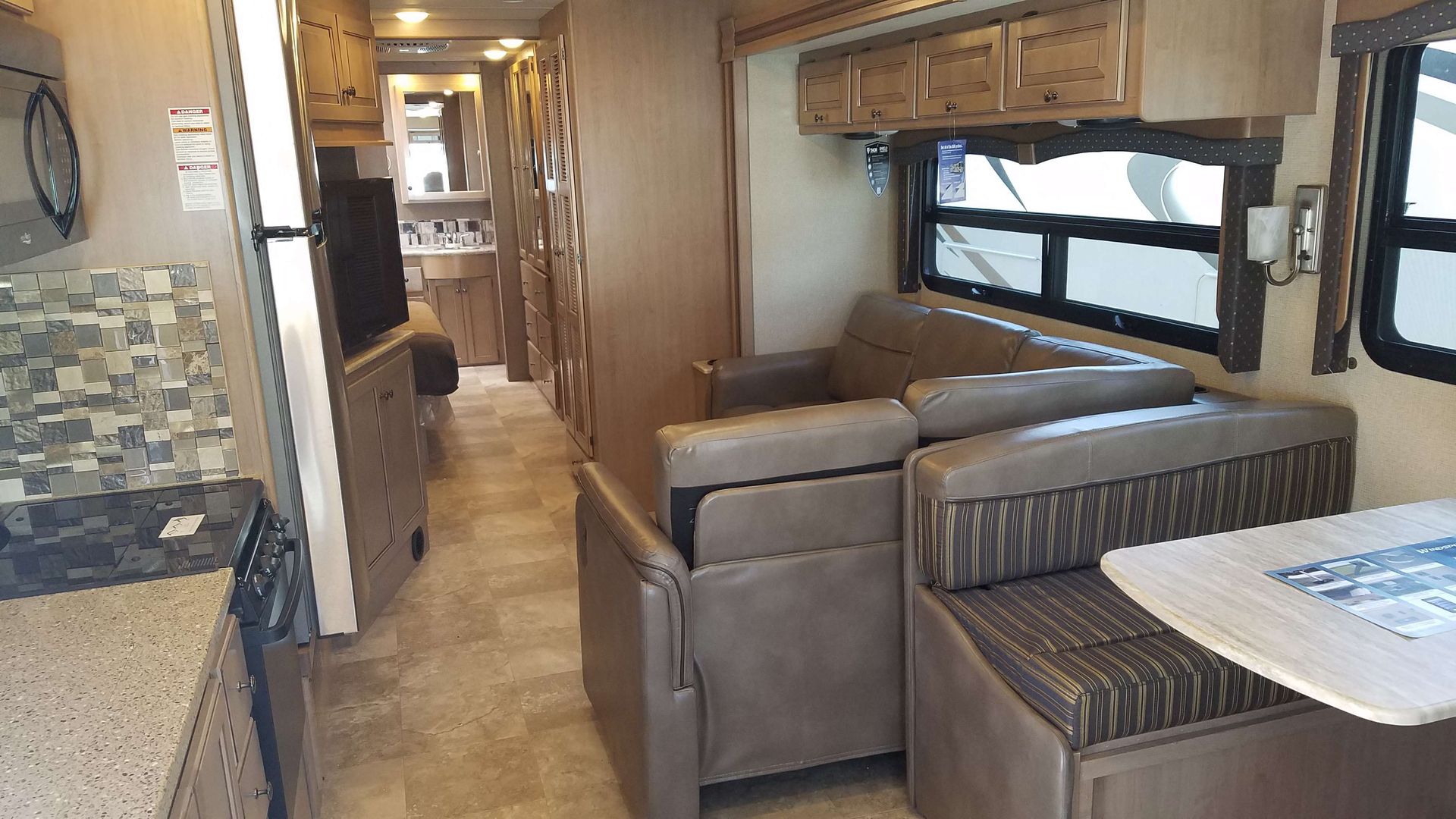 Photo 5 - 2018 Thor Motor Coach Class A Motorhome rental photo 7