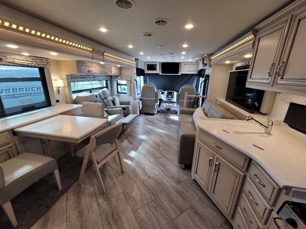 Photo 4 - 2021 Newmar Class A Motorhome rental photo 6