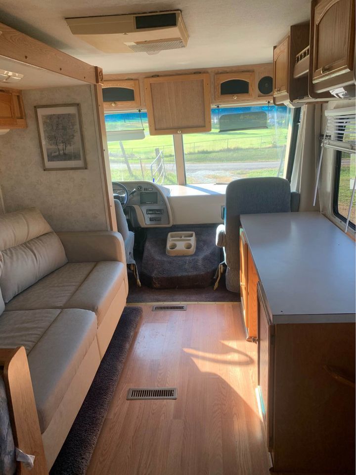 Photo 1 - 2001 Georgie Boy Class A Motorhome rental photo 6