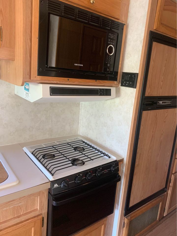 Photo 1 - 2001 Georgie Boy Class A Motorhome rental photo 9