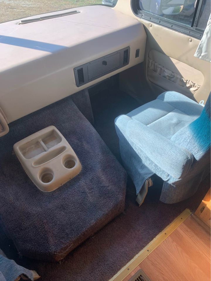Photo 1 - 2001 Georgie Boy Class A Motorhome rental photo 10