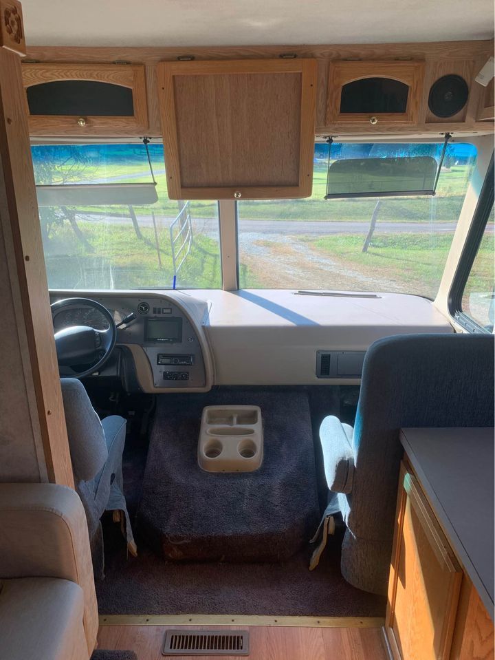 Photo 1 - 2001 Georgie Boy Class A Motorhome rental photo 12