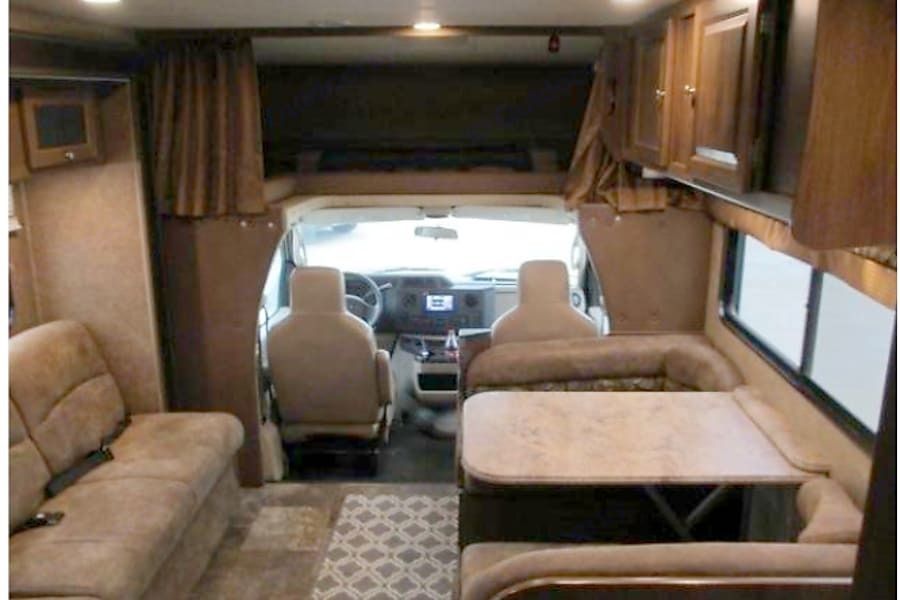 Photo 3 - 2016 Coachmen Class C Motorhome rental photo 5