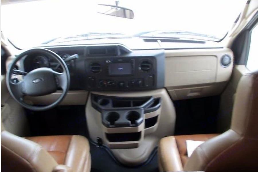 Photo 7 - 2016 Coachmen Class C Motorhome rental photo 9