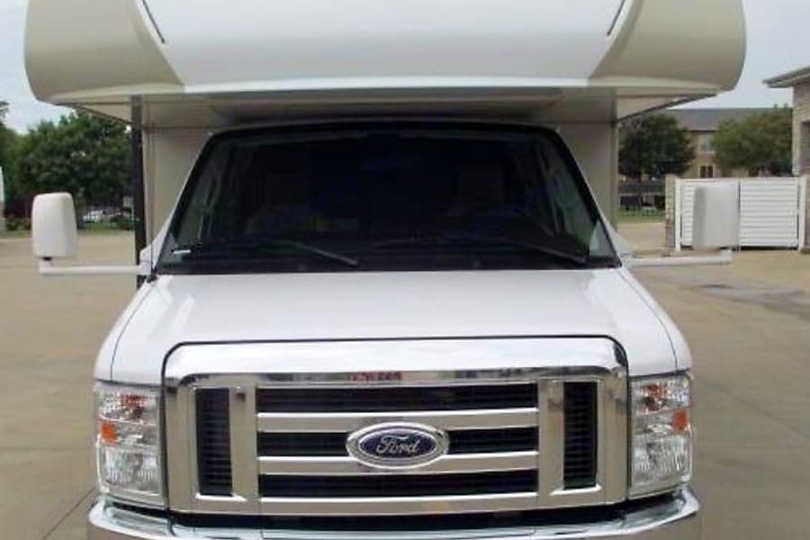 Photo 10 - 2016 Coachmen Class C Motorhome rental photo 12