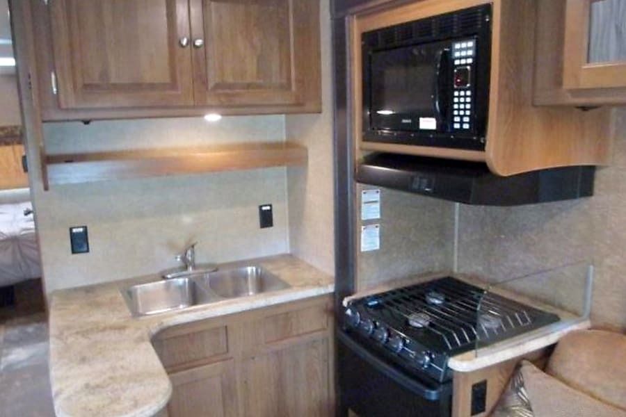 Photo 17 - 2016 Coachmen Class C Motorhome rental photo 19