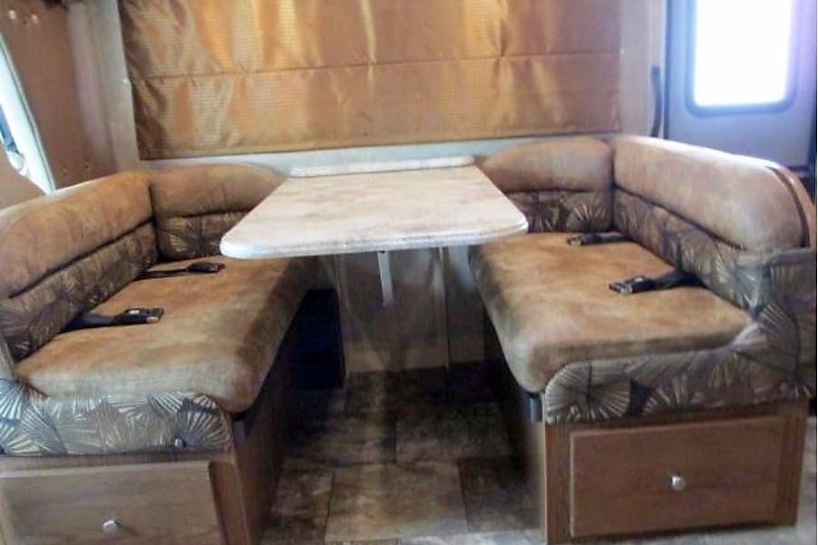 Photo 15 - 2016 Coachmen Class C Motorhome rental photo 17