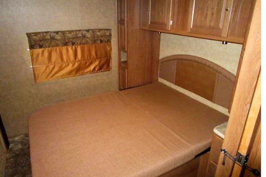 Photo 19 - 2016 Coachmen Class C Motorhome rental photo 21