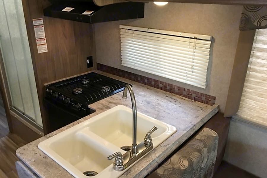 Photo 13 - 2017 Coachmen Class C Motorhome rental photo 15