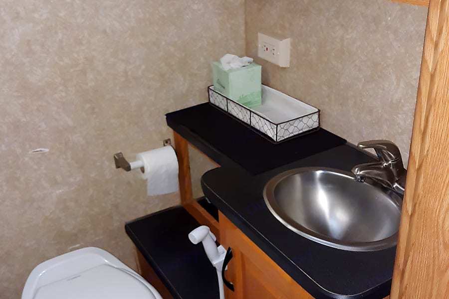 Photo 7 - 2011 Four Winds Class C Motorhome rental photo 9