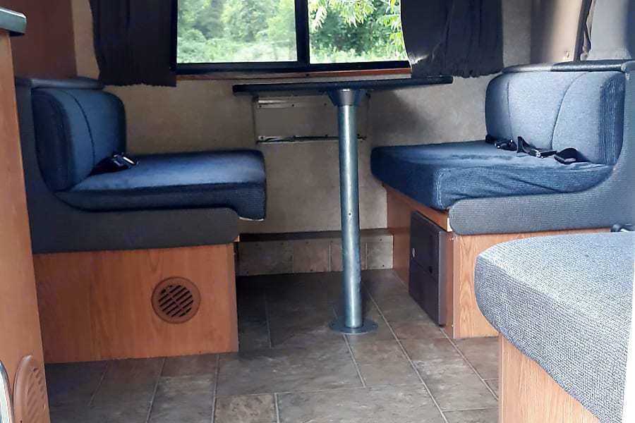 Photo 8 - 2011 Four Winds Class C Motorhome rental photo 10