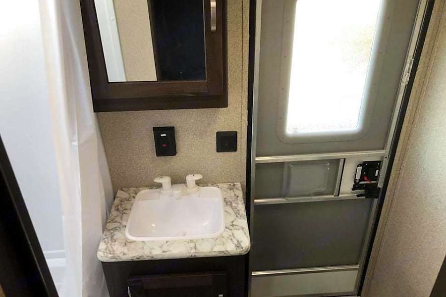 Photo 5 - 2018 Keystone Travel Trailer rental photo 7
