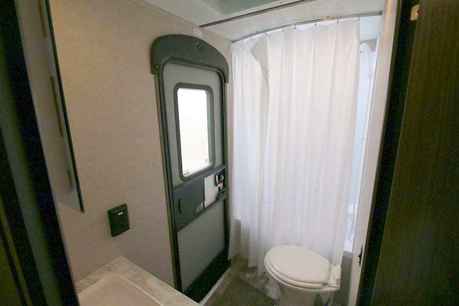Photo 11 - 2020 Keystone Travel Trailer rental photo 13