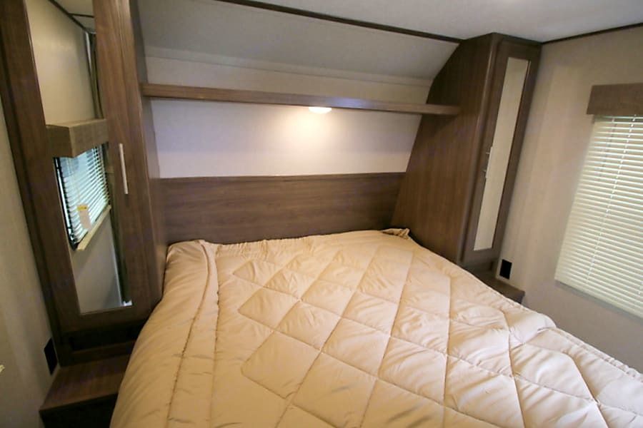 Photo 5 - 2020 Keystone Travel Trailer rental photo 7