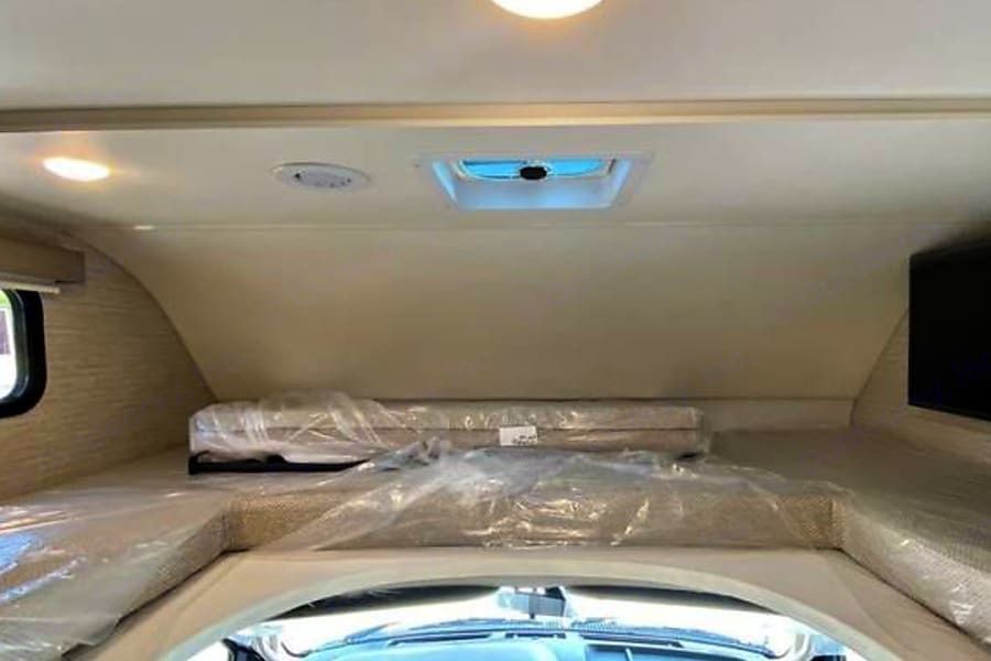Photo 5 - 2020 Winnebago Class A Motorhome rental photo 7