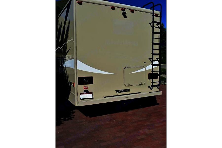 Photo 4 - 2018 Winnebago Class C Motorhome rental photo 6