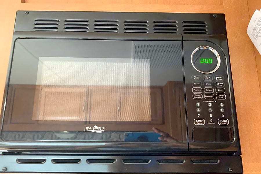 Photo 7 - 2018 Winnebago Class C Motorhome rental photo 9