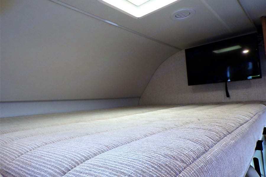 Photo 12 - 2018 Winnebago Class C Motorhome rental photo 14