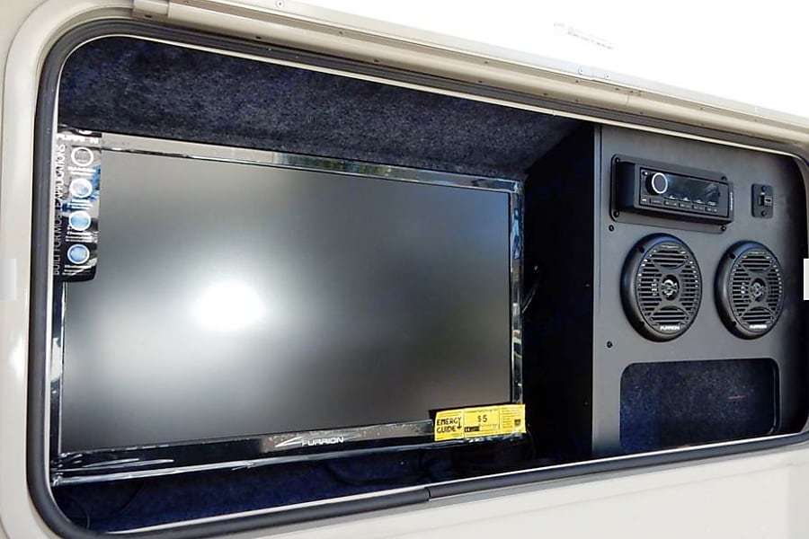 Photo 7 - 2018 Coachmen Class C Motorhome rental photo 9