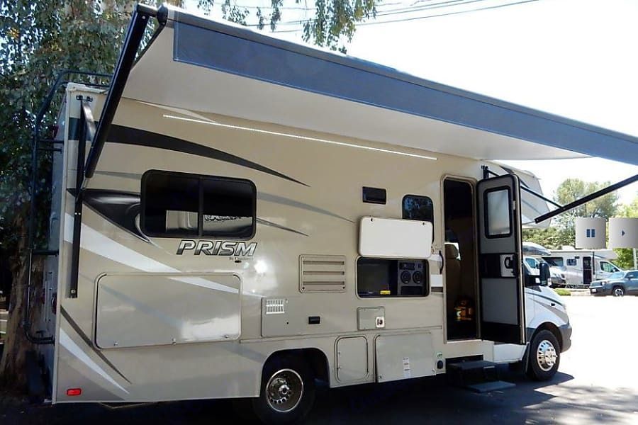 Photo 8 - 2018 Coachmen Class C Motorhome rental photo 10