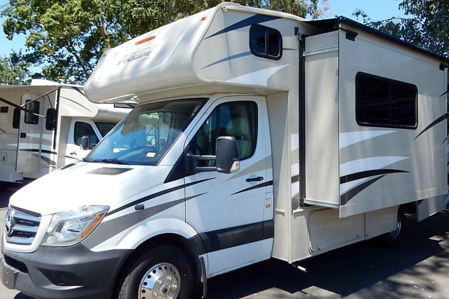 Photo 11 - 2018 Coachmen Class C Motorhome rental photo 13