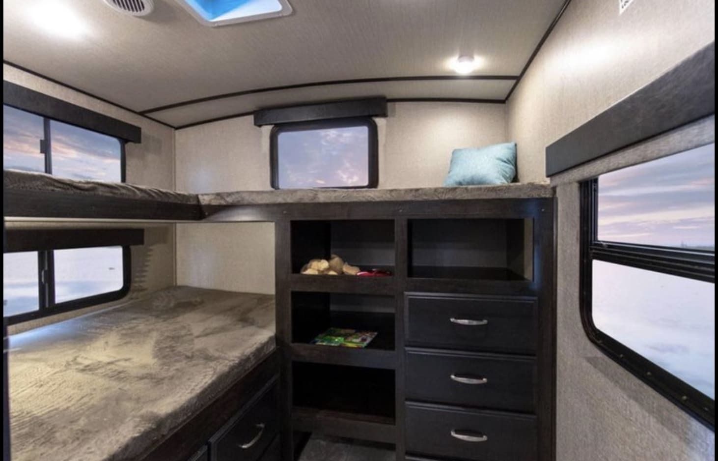 Photo 2 - 2019 Grand Design Travel Trailer rental photo 4