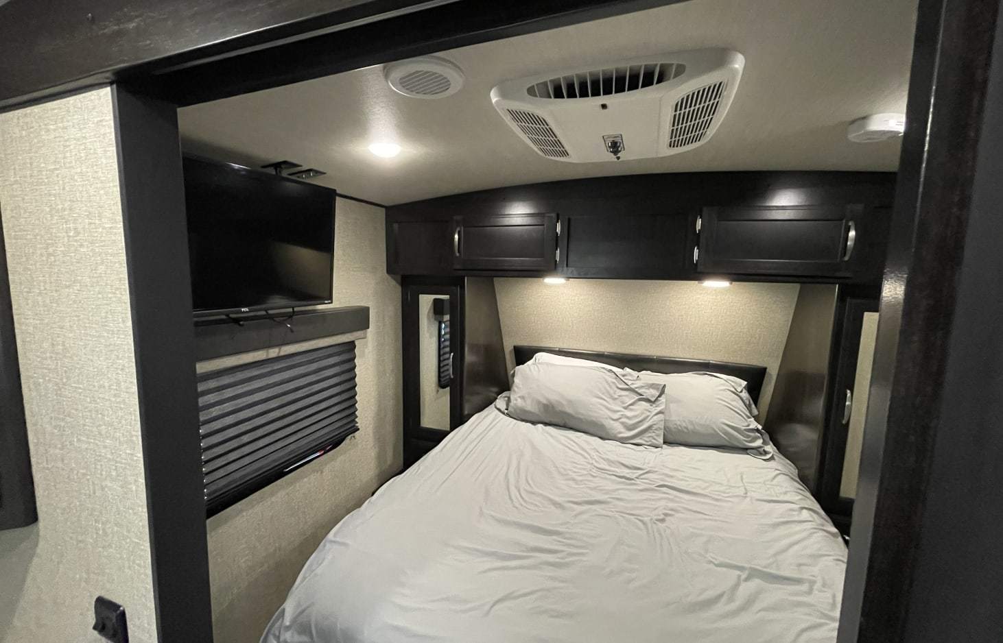 Photo 7 - 2019 Grand Design Travel Trailer rental photo 9