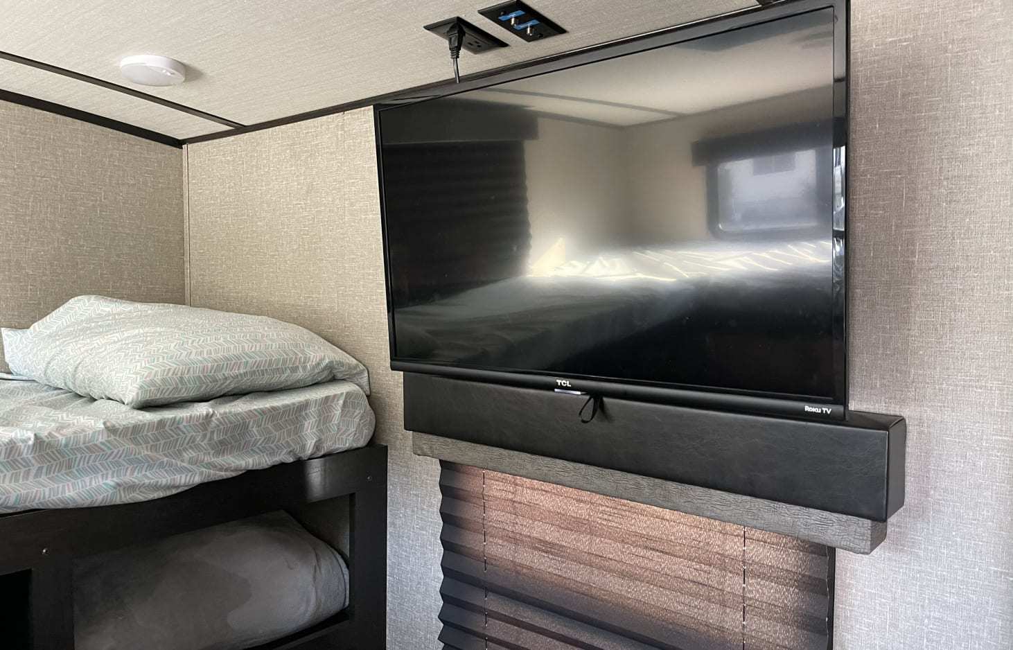 Photo 12 - 2019 Grand Design Travel Trailer rental photo 14