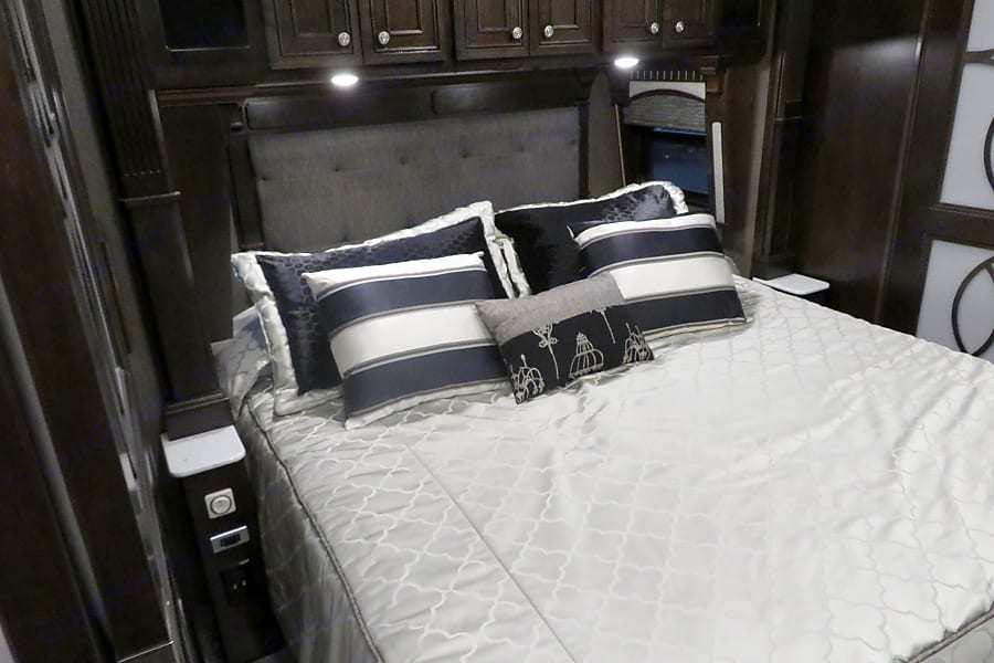 Photo 3 - 2019 Monaco Class A Motorhome rental photo 5