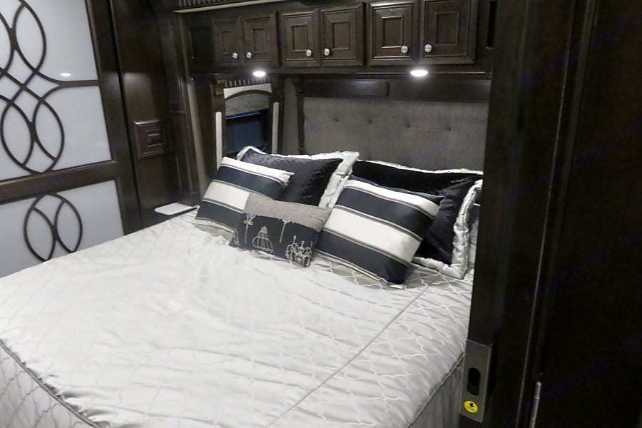 Photo 6 - 2019 Monaco Class A Motorhome rental photo 8