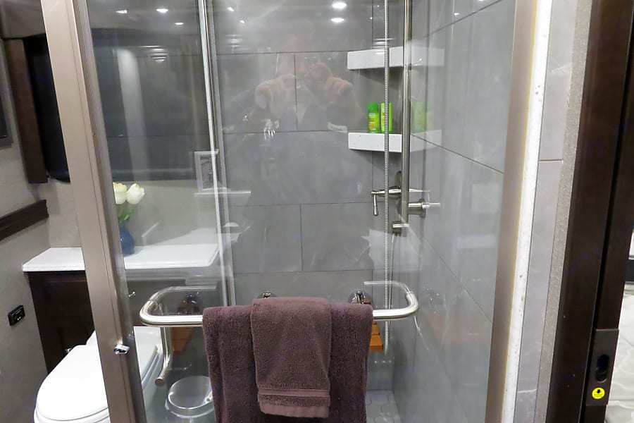 Photo 7 - 2019 Monaco Class A Motorhome rental photo 9