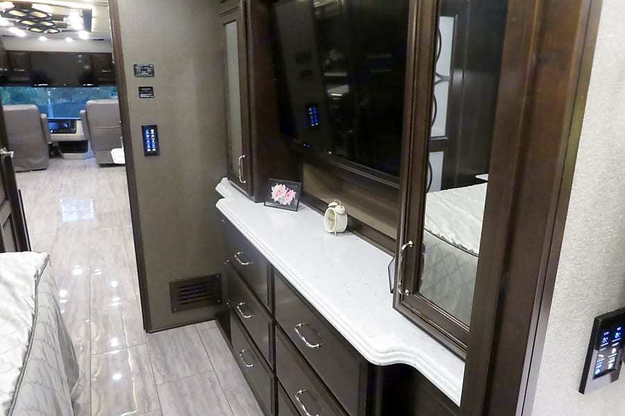 Photo 13 - 2019 Monaco Class A Motorhome rental photo 15