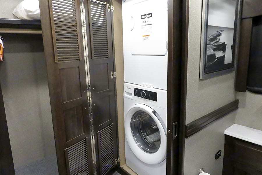 Photo 14 - 2019 Monaco Class A Motorhome rental photo 16