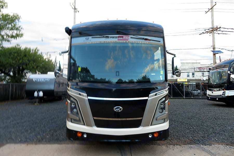 Photo 16 - 2019 Monaco Class A Motorhome rental photo 18