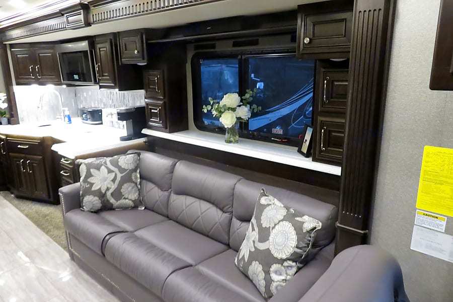 Photo 18 - 2019 Monaco Class A Motorhome rental photo 20