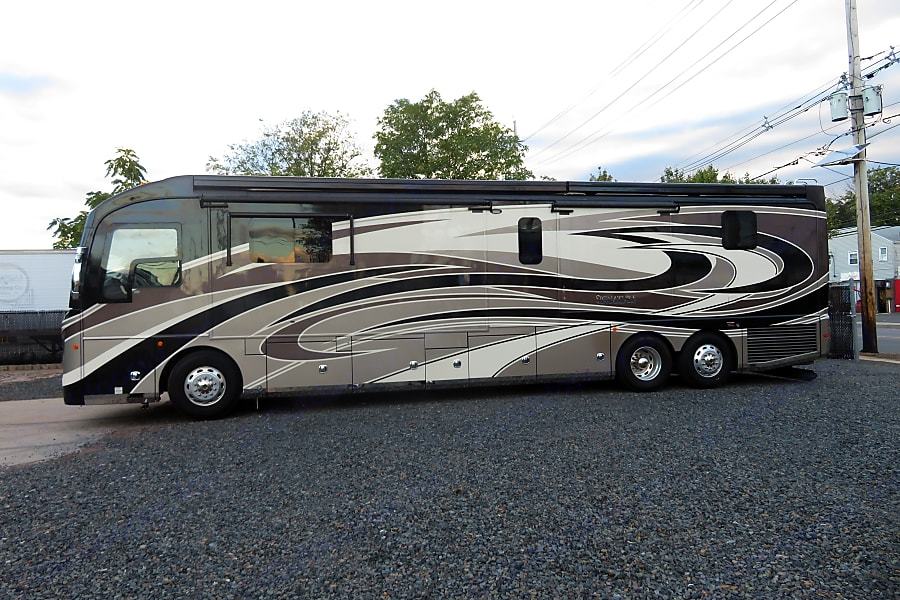 Photo 21 - 2019 Monaco Class A Motorhome rental photo 23