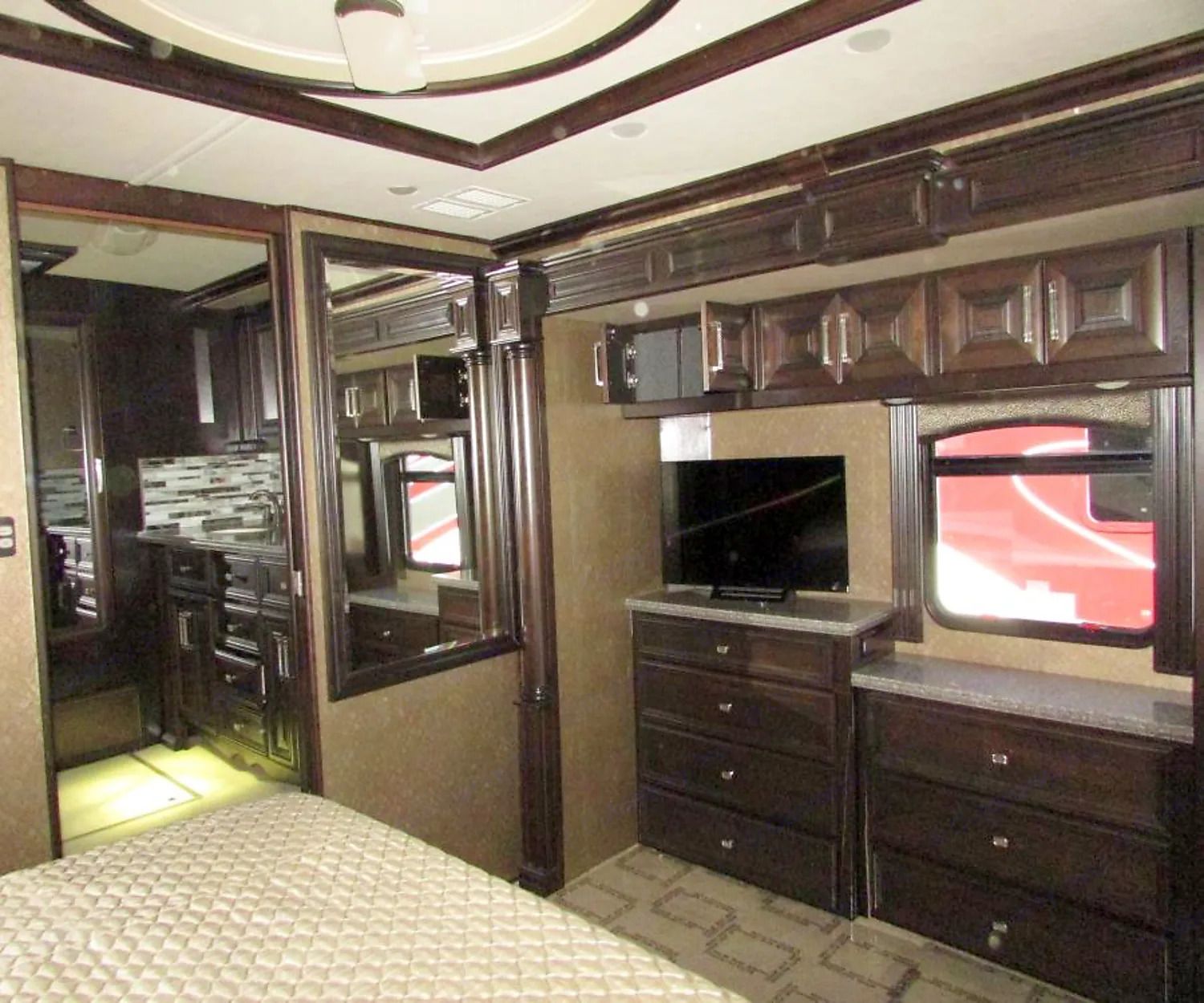 Photo 24 - 2019 Monaco Class A Motorhome rental photo 51