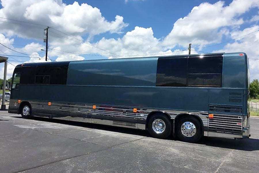 Photo 6 - 2003 Prevost Class A Motorhome rental photo 8