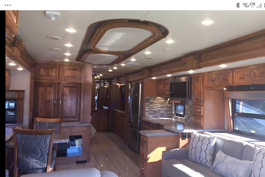 Photo 8 - 2019 American Coach Class A Motorhome rental photo 10