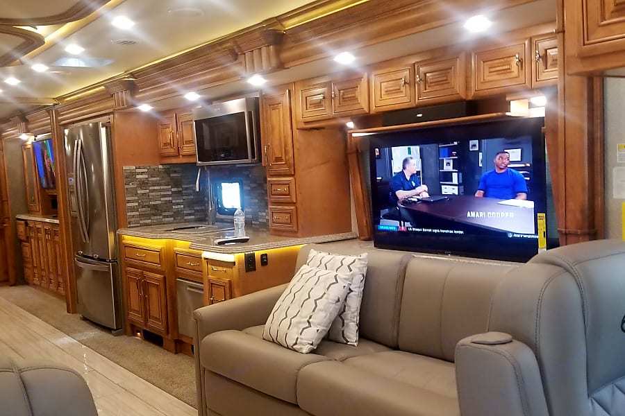 Photo 10 - 2019 American Coach Class A Motorhome rental photo 12