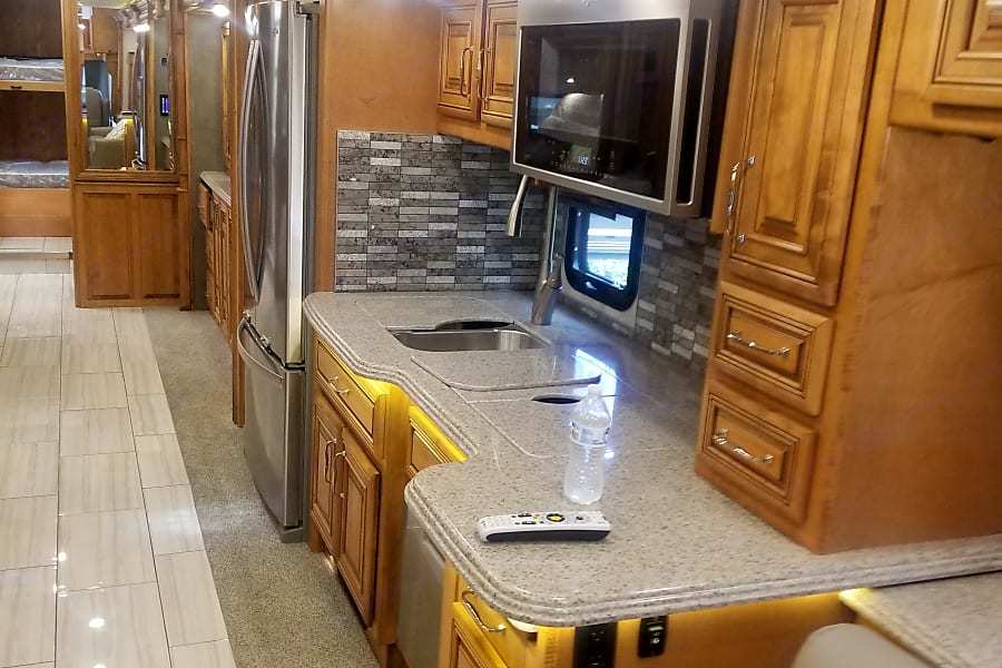 Photo 11 - 2019 American Coach Class A Motorhome rental photo 13